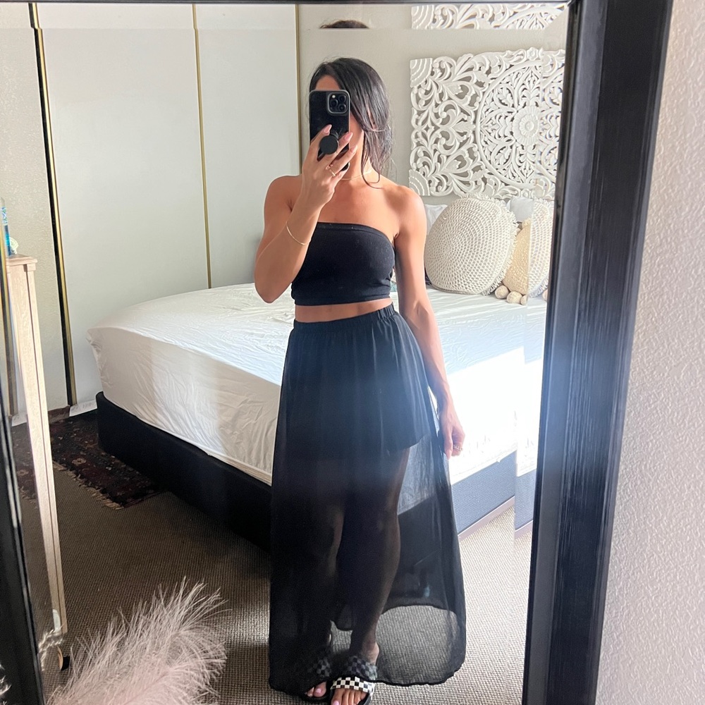 Black shear maxi skirt with lining in middle